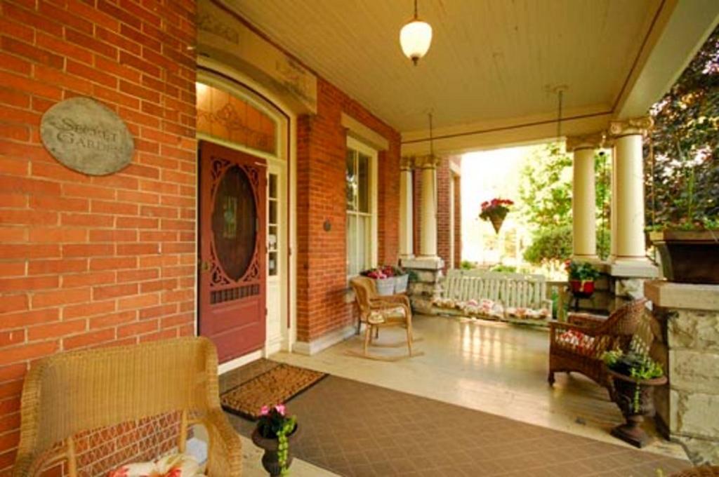 The Secret Garden Inn Kingston Exteriér fotografie